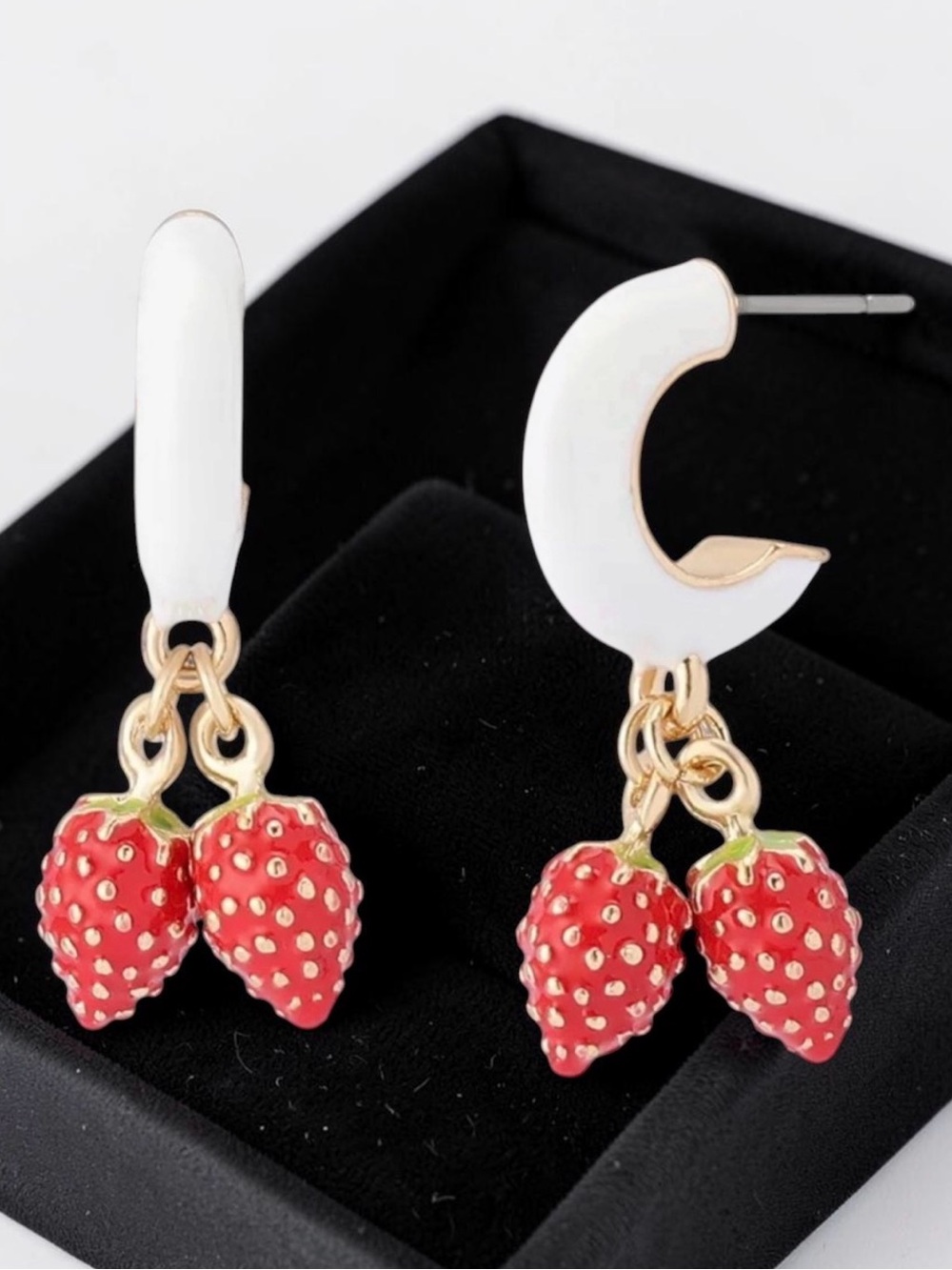 Betsy Johnson Backyard Strawberry Huggies - Small Hoop Earrings NWT $38 MSRP - Picture 9 of 13